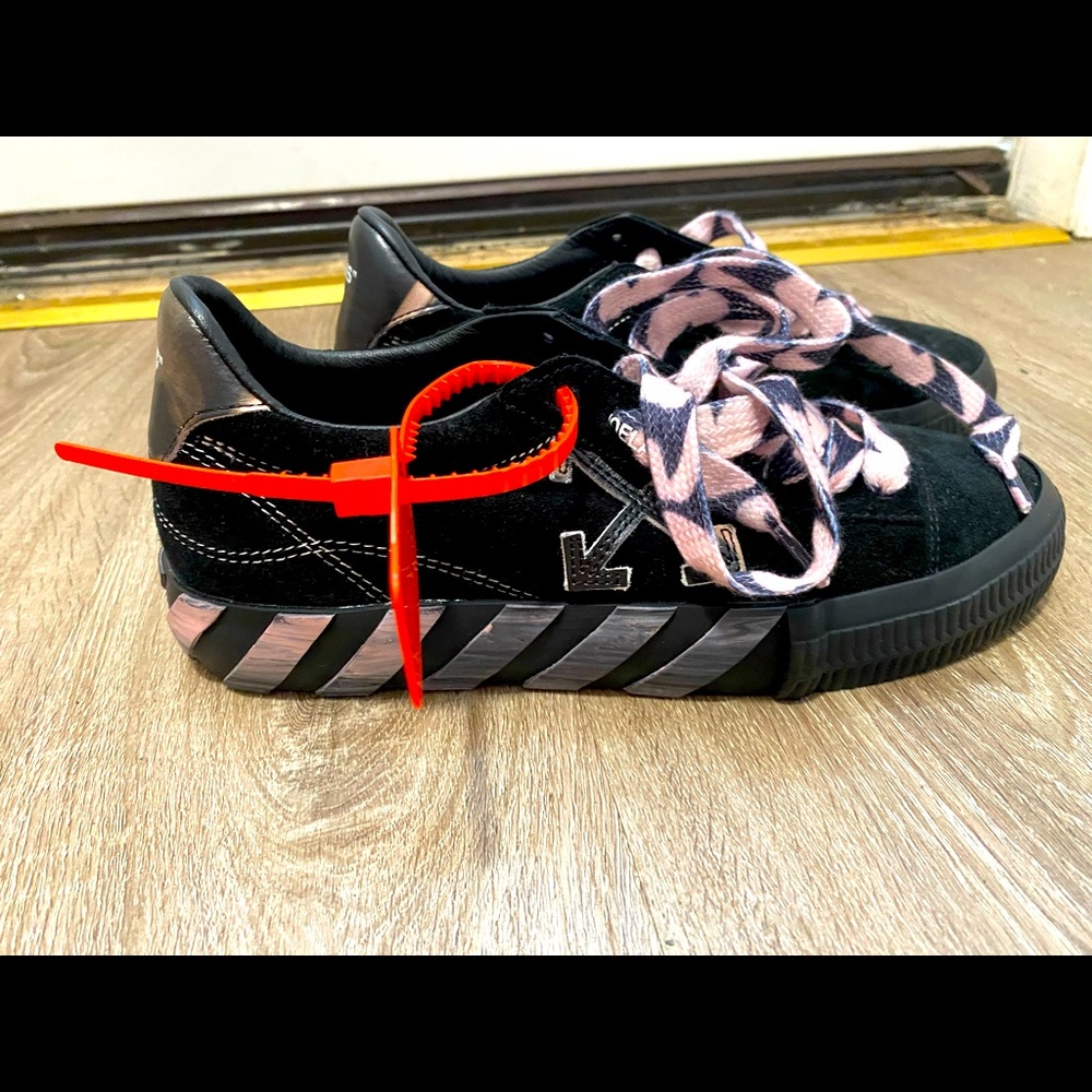 Literally brand new never worn at all. Pls someone come get these off my hands😭